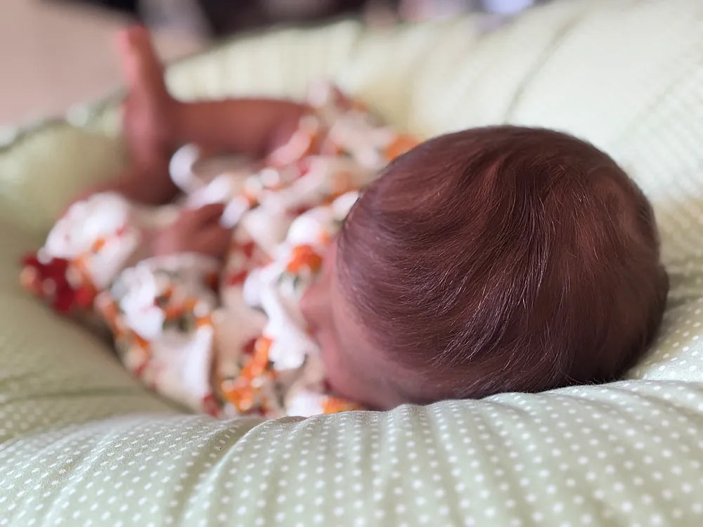 Muñeco Reborn Realista Santiago Niño 50cm y 1.400 kg + Pack Premium