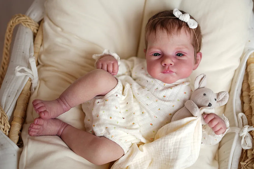 Muñeca Reborn Realista Emma niña 49cm y 1.700kg + Pack Premium