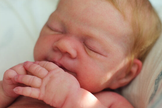 Muñeco Reborn Realista Vinicius Niño 49cm / 1.800 kg + Pack Premium