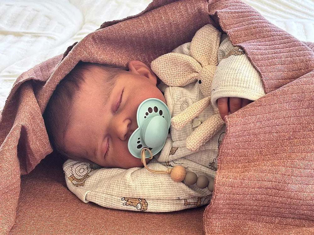 Muñeco  Reborn Realista Santiago Niño 50cm y 1.400 kg + Pack Premium