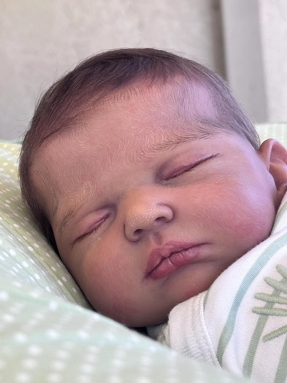Muñeco  Reborn Realista Santiago Niño 50cm y 1.400 kg + Pack Premium