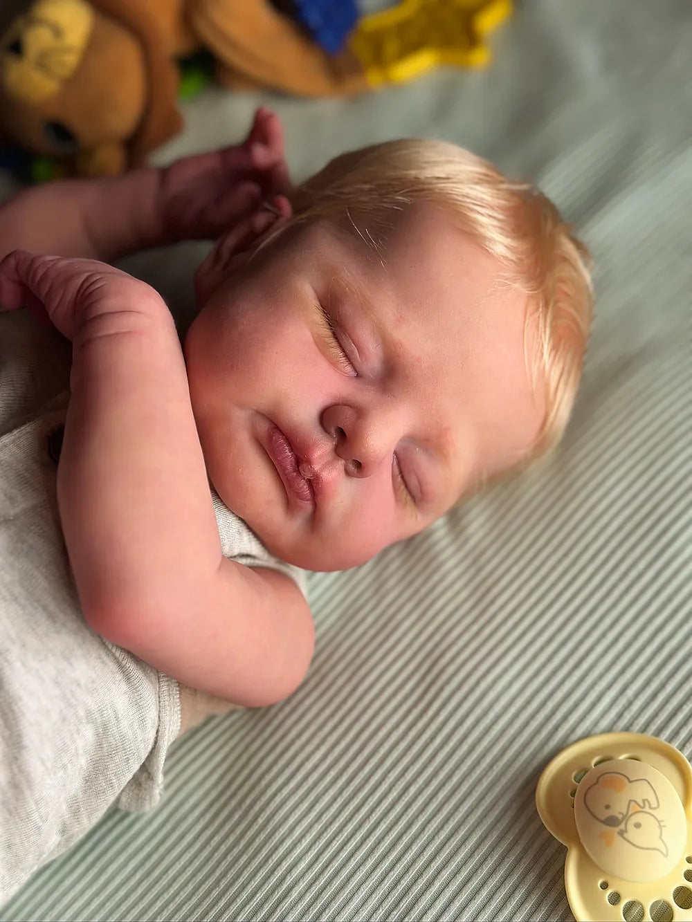 Muñeco Reborn Realista Luan niño 50cm y 1.700kg + Pack Premium