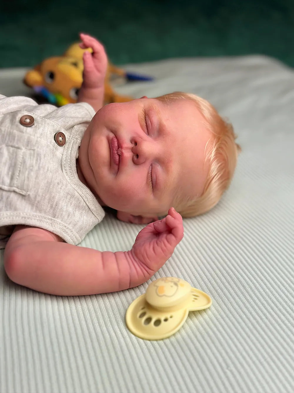 Muñeco Reborn Realista Luan niño 50cm y 1.700kg + Pack Premium