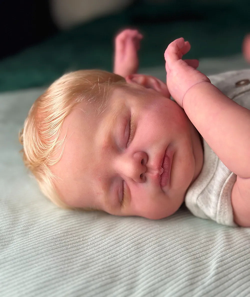 Muñeco Reborn Realista Luan niño 50cm y 1.700kg + Pack Premium