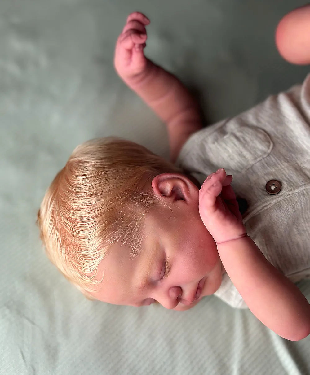 Muñeco Reborn Realista Luan niño 50cm y 1.700kg + Pack Premium
