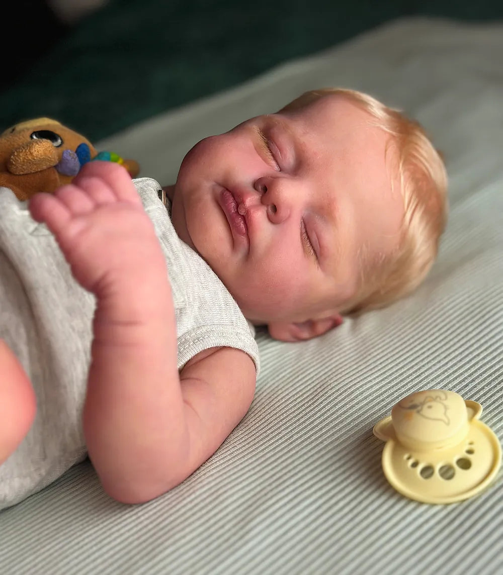 Muñeco Reborn Realista Luan niño 50cm y 1.700kg + Pack Premium