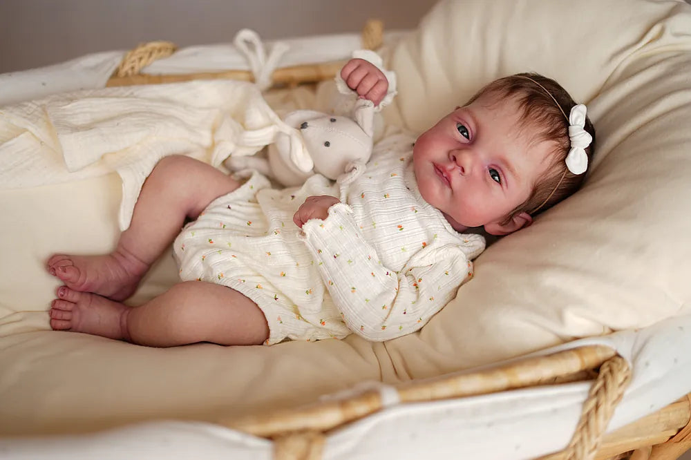 Muñeca Reborn Realista Emma niña 49cm y 1.700kg + Pack Premium