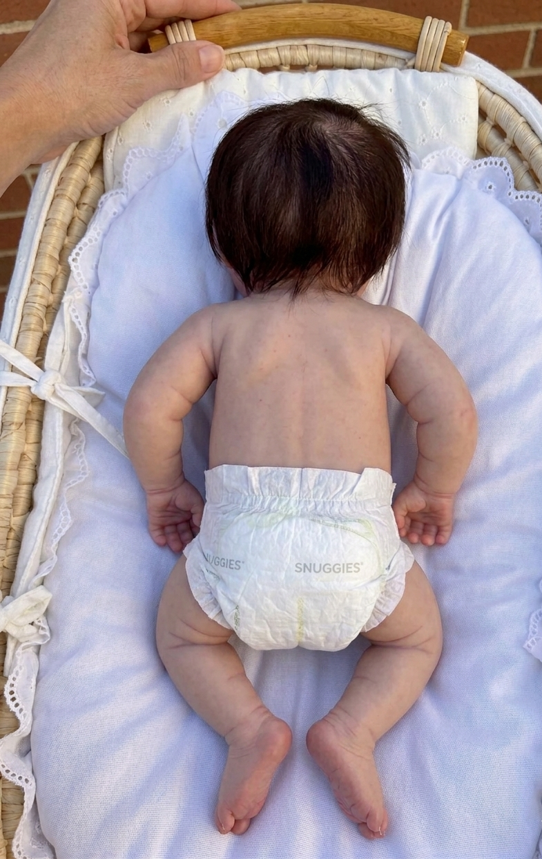 Muñeca Reborn Emy Niña 45cm y 1.900 kg + Pack Premium