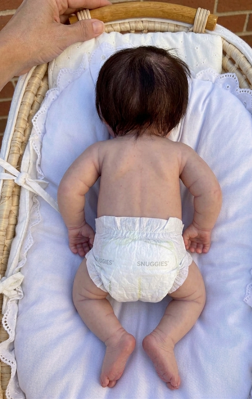 Muñeca Reborn Emy Niña 45cm y 1.900 kg + Pack Premium